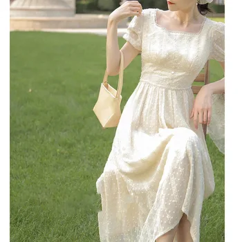2023 Новое Белое платье Летнее с коротким рукавом Дизайн Темперамент Платье Корейская мода Очаровательное Элегантное Тонкое платье Миди с пышными рукавами